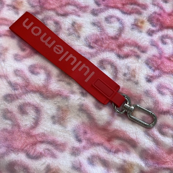 Lulu Red Lululemon Never Lost Keychain! Perfect condition! Red never lost - Picture 1 of 5